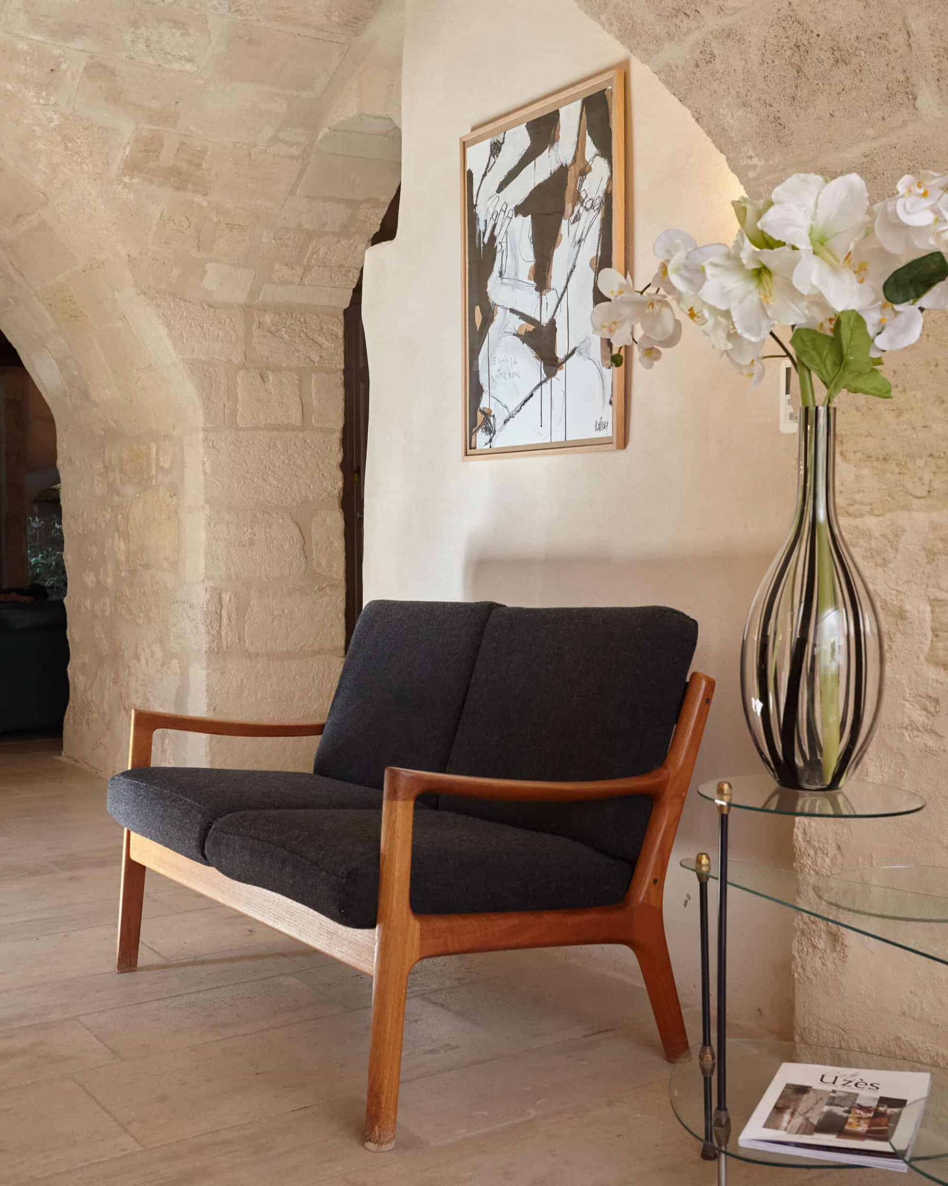 A painting above an armchair in the reception of Boutique Hôtel Entraigues, part of its art gallery